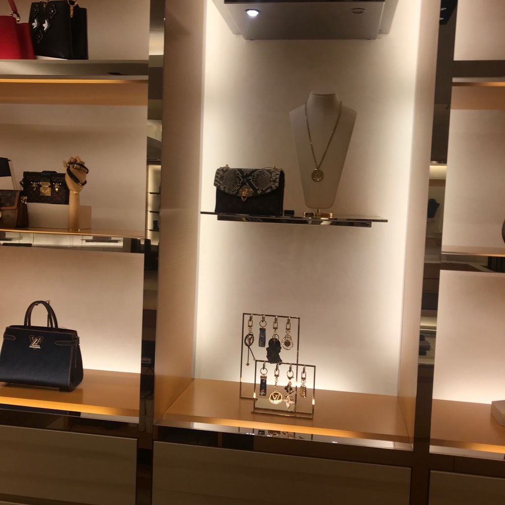 Meet your Posher, Ada